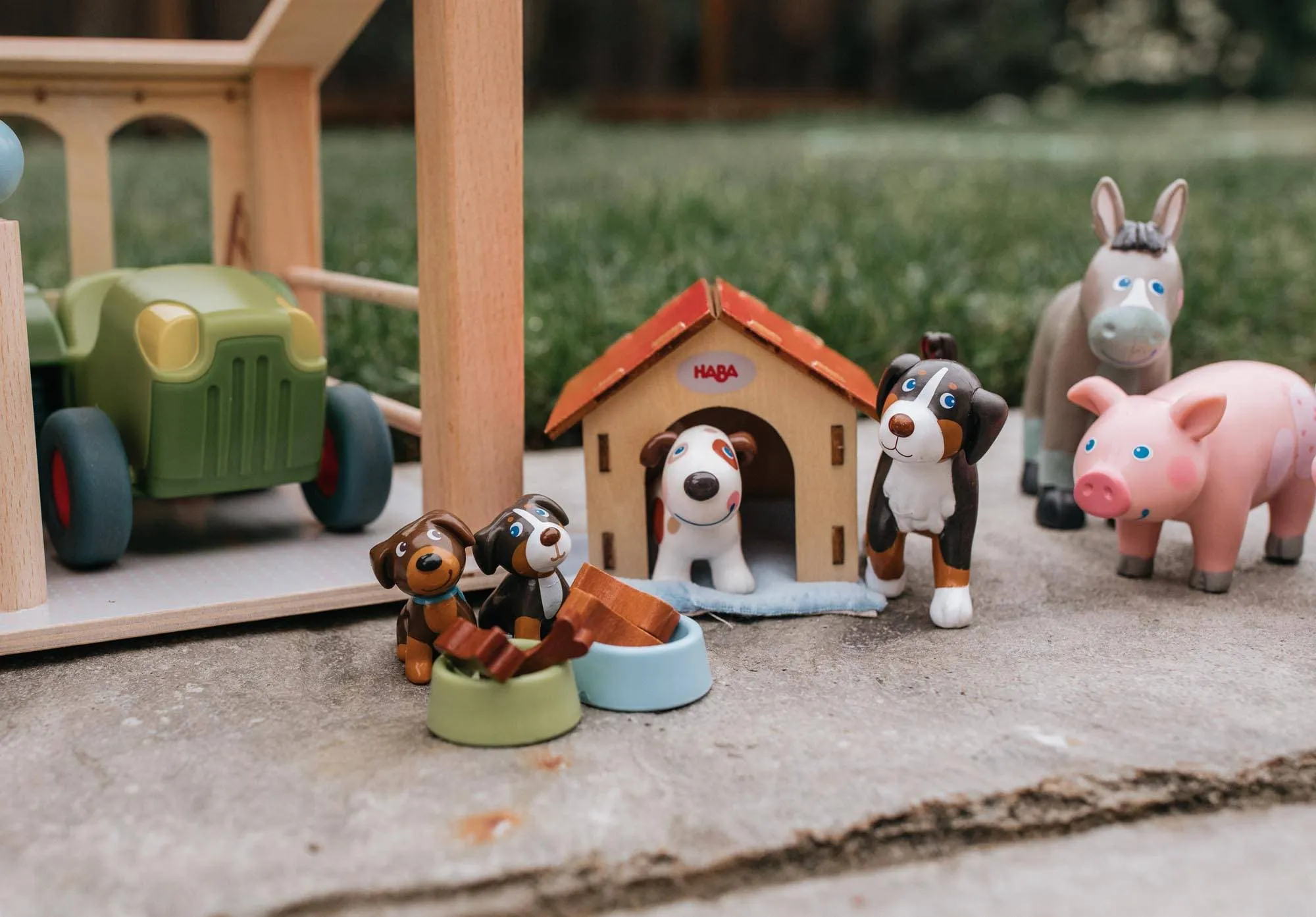 Little Friends Dog Lucky with Doghouse