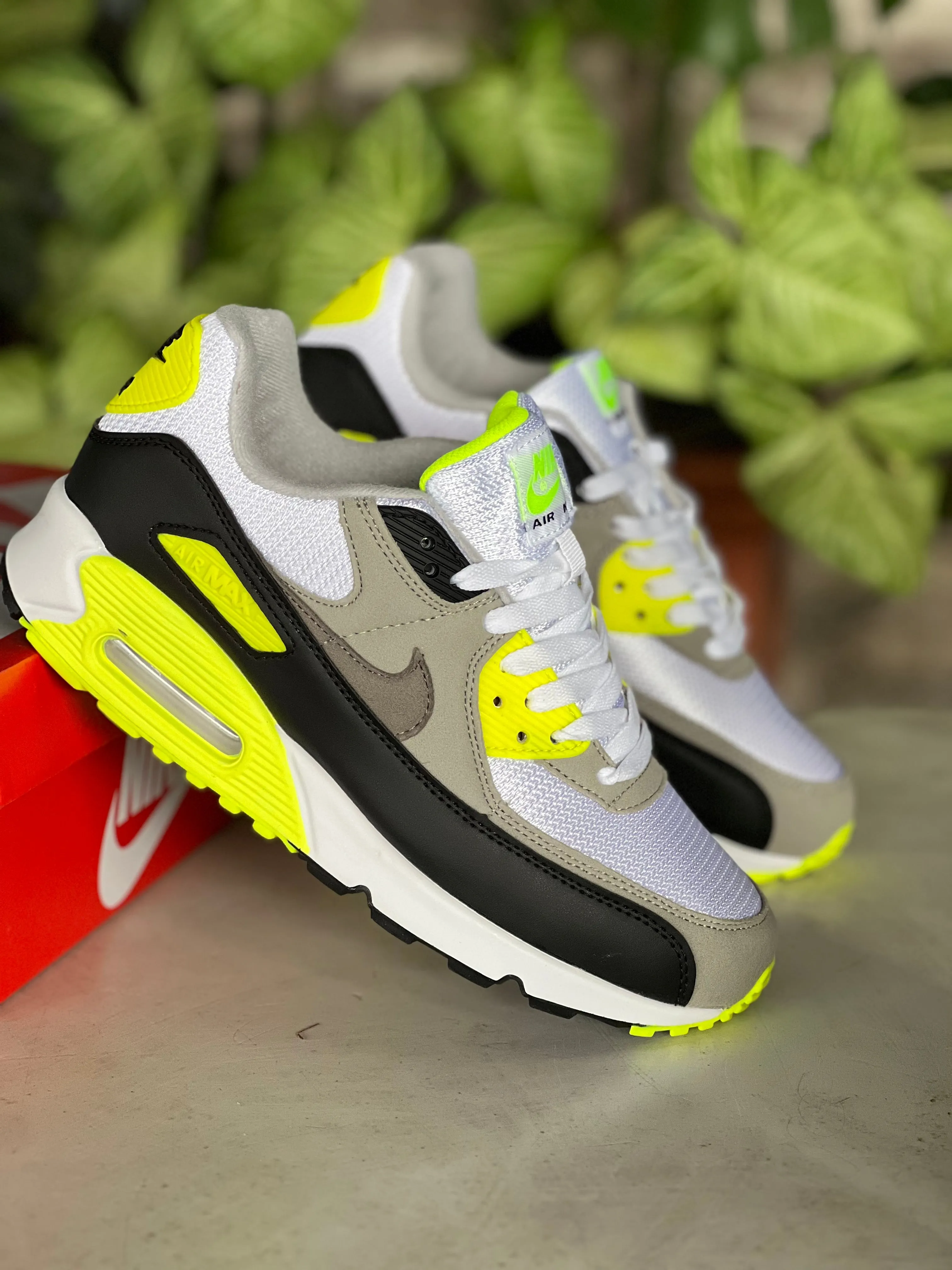 Nike AirMax90 Sneakers - OG Volt