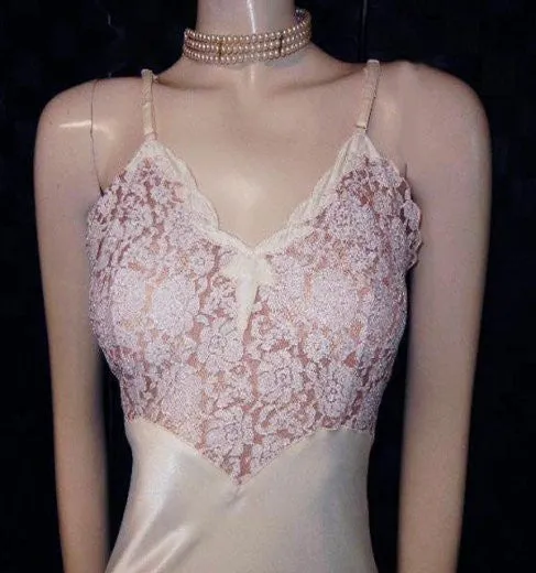 *VINTAGE ‘40s / ‘50s SEAMPRUFE IVORY EGGSHELL SATIN FLARED NET & WIDE LACE SLIP